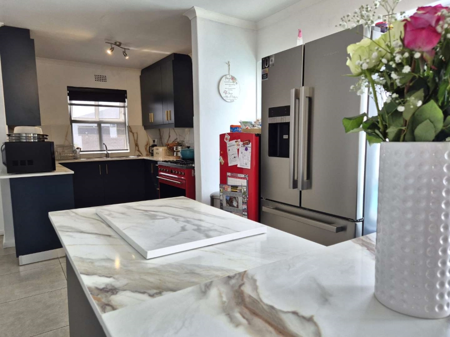 4 Bedroom Property for Sale in Marina Da Gama Western Cape